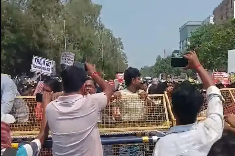 پٹنہ: طلبہ پر لاٹھی چارج