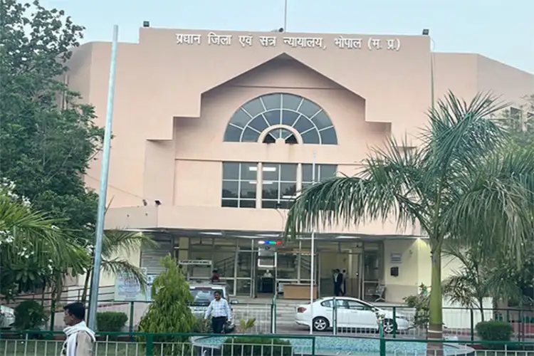 گوالیار کے سابق ایس پی سمیت 4 پولیس اہلکاروں کے خلاف ایف آئی آر کا حکم