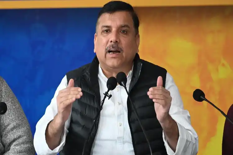 ٹرمپ کون ہوتے ہیں ہندوستان کی نگرانی کرنے والے:سنجے سنگھ