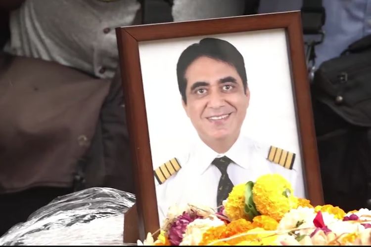 کپتان سُمیت سبروال نے آخری سانس تک طیارے کا کنٹرول سنبھالے رکھا