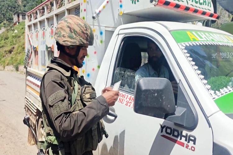 جموں وکشمیر:جنگلات میں دہشت گردوں کی تلاش جاری