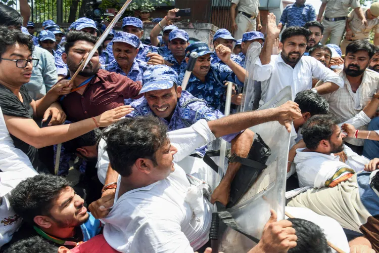 پیپر لیک کیس : ڈاکٹر اورٹیچر گرفتار