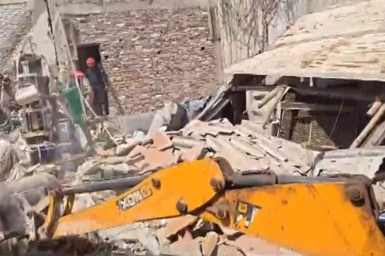 دہلی : ایل پی جی دھماکے سے مکان منہدم، 4 زخمی