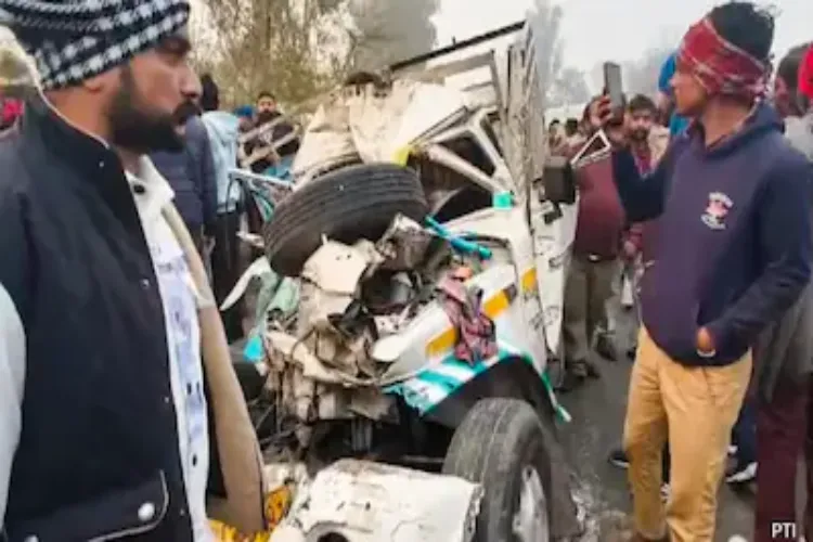 پنجاب:  ٹرک -جیپ میں تصادم، 9 افراد جاں بحق، 15 زخمی