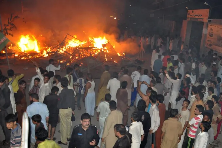 پاکستان: احمدیہ عبادت گاہ کے باہر فائرنگ، تین افراد شدید زخمی