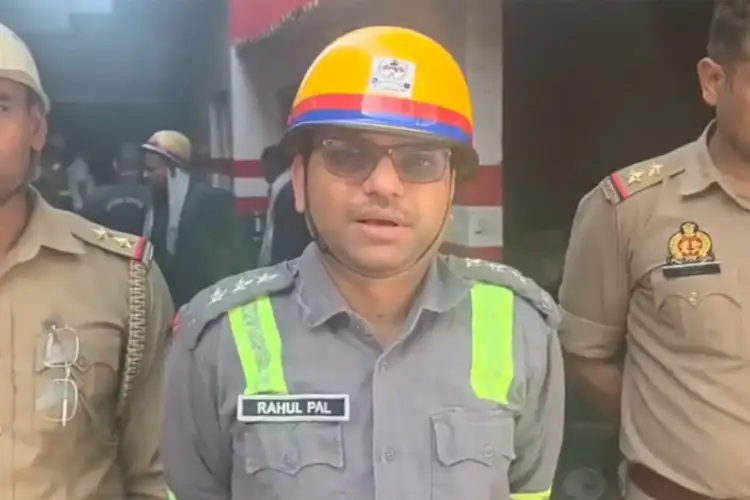 غازی آباد میں ٹائر فیکٹری میں لگی آگ