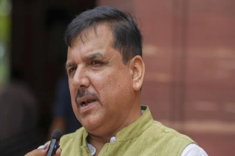 مالویہ نگر آتشزدگی: سنجے سنگھ نےگدوں کی دکان کے مالک کو 50,000 روپے کا انعام دیا