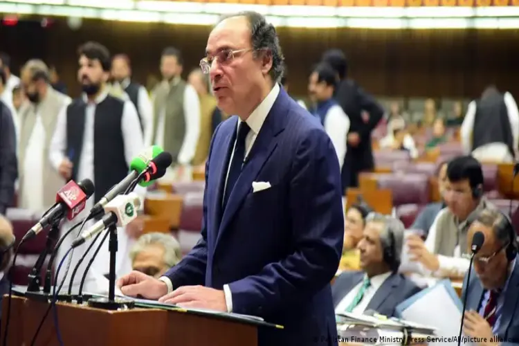 پاکستانی بجٹ پر عوام کی تنقید، بامعنی مالی ریلیف نہ ملنے پر شہری مایوس