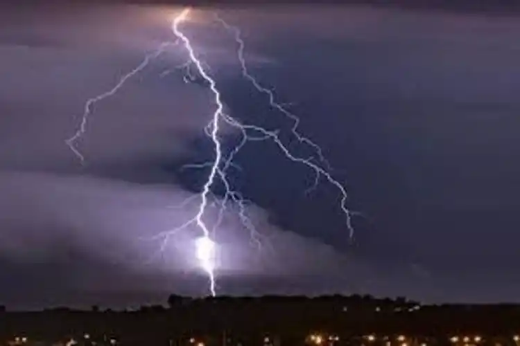 جھارکھنڈ میں بجلی گرنے سے 8 افراد کی موت