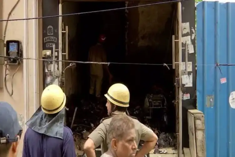 دہلی کے شاہدرہ میں الیکٹرانکس کے گودام میں آگ لگی