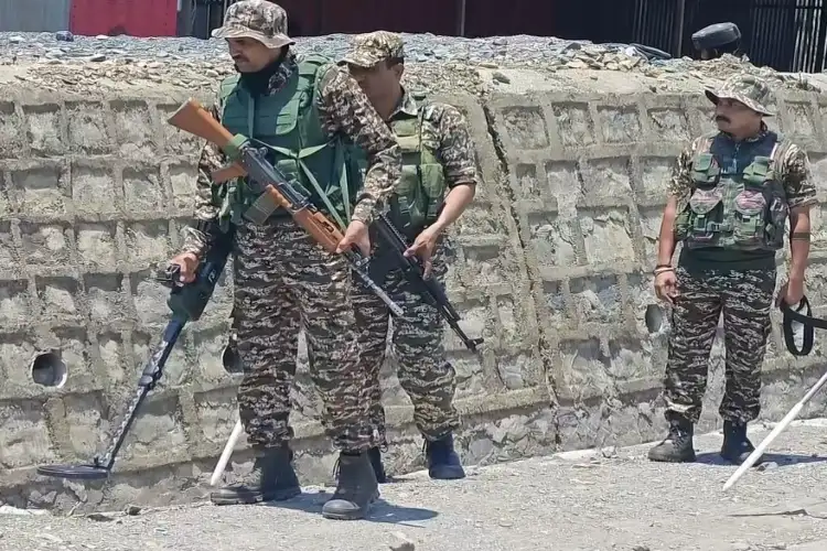 جموں و کشمیر: سیکورٹی فورسز نے این ایچ -44 پر ماک ڈرل کی