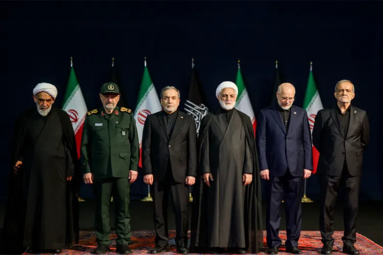 ایران کے اعلیٰ حکام خامنہ ای کو آخری خراج عقیدت پیش کرنے کے لیے اکٹھے ہوئے