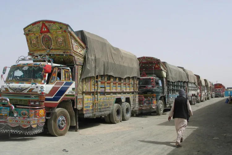 پاکستان میں ٹرانسپورٹروں کا ٹیکسوں کے خلاف احتجاج