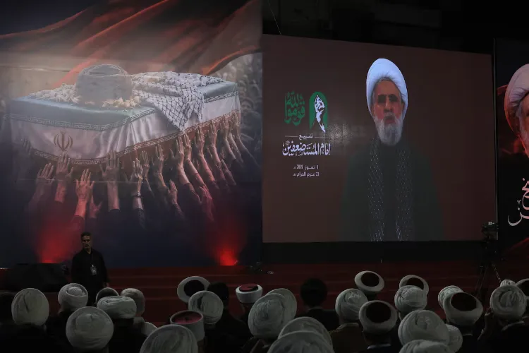 ہزاروں افراد کی موجودگی میں خامنہ ای کے جنازے کا جلوس عراق میں داخل