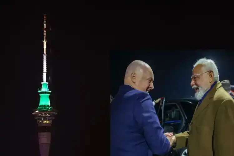 آکلینڈ کا اسکائی ٹاور ترنگے کی روشنی سے جگمگا اٹھا
