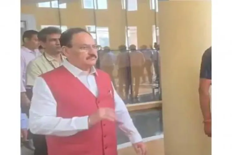 جے پی نڈا نے آر ایم ایل اسپتال پہنچ کر سی جے پی احتجاج میں زخمی افراد کی عیادت کی
