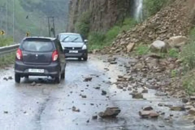 جموں و کشمیر: شدید بارشوں سے ڈوڈہ میں سڑکوں کا رابطہ متاثر، اندرونی علاقوں کی 56 سڑکیں بند