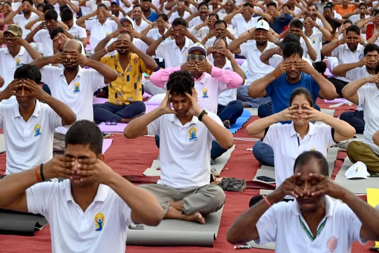 یوگا سے تمباکو چھوڑنے میں نمایاں مدد: تحقیق