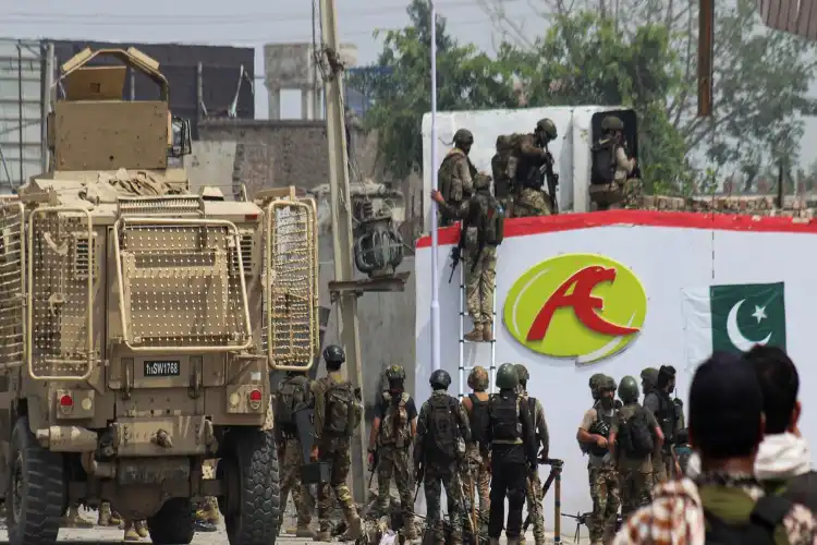 پاکستان کے خیبر پختونخوا میں سکیورٹی فورسز کی کارروائی، 10 دہشت گرد ہلاک
