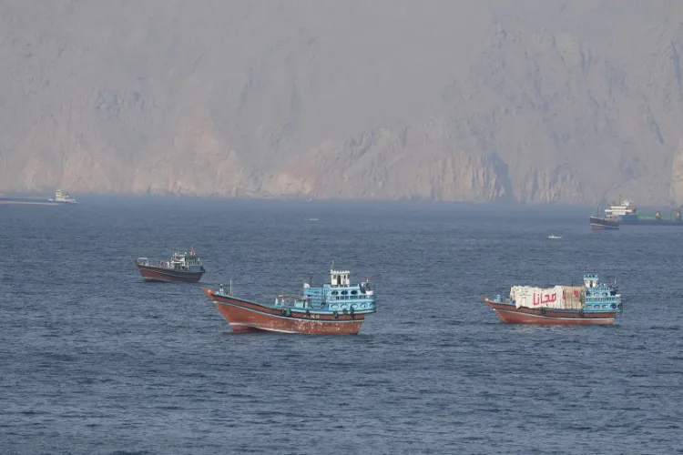 ایران اور عمان کے درمیان آبنائے ہرمز دوبارہ کھولنے کے لیے مذاکرات میں پیش رفت