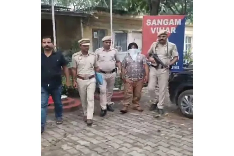 دہلی پولیس نے سنگم وہار قتل کیس حل کر لیا۔ مقتول کی بیوی اور ساتھی گرفتار