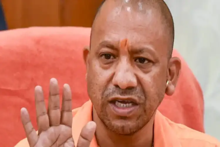 یوگی نے پی آر ڈی اہلکاروں کے لیے کیش لیس علاج اسکیم شروع کی