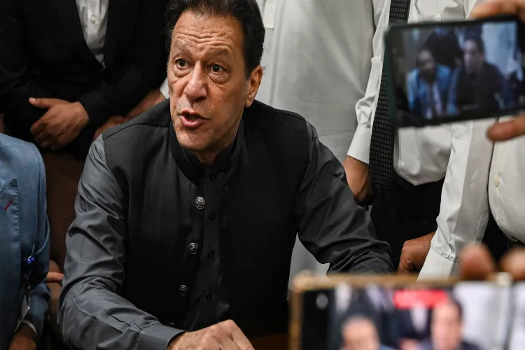 پاکستان سپریم کورٹ کا عمران خان کو جیل سے اسپتال منتقل کرنے کا حکم