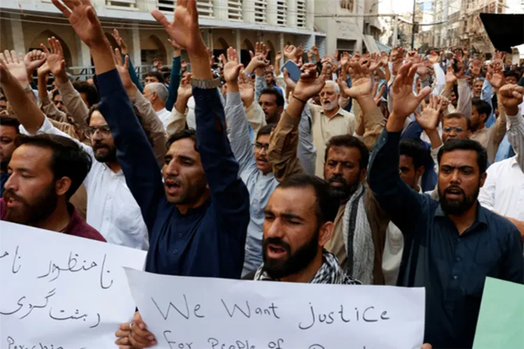 کراچی میں بجلی اور پانی کی قلت پر احتجاج، ٹریفک جام