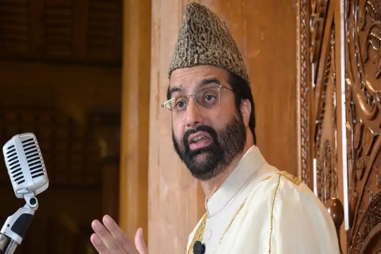 نیپال کا سانحہ وادیٔ کشمیر کے لیے وارننگ کے طور پر دیکھا جانا چاہیے: میرواعظ