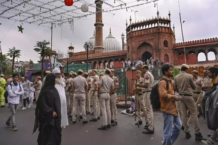 جامع مسجد کے اطراف تجاوزات کے خلاف کاروائی