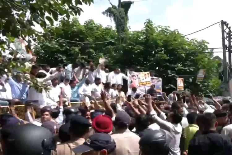 چیف الیکشن کمشنر گیانیش کمار کے استعفے کے مطالبے پر کانگریس کا ملک گیر احتجاج