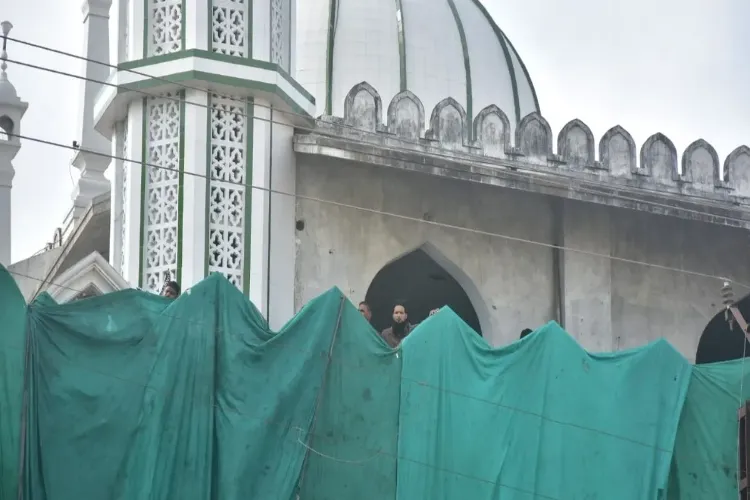 اجین: شاہی مسجد کا متاثرہ حصہ کمیٹی خود ہٹا رہی ہے: ضلع کلکٹر