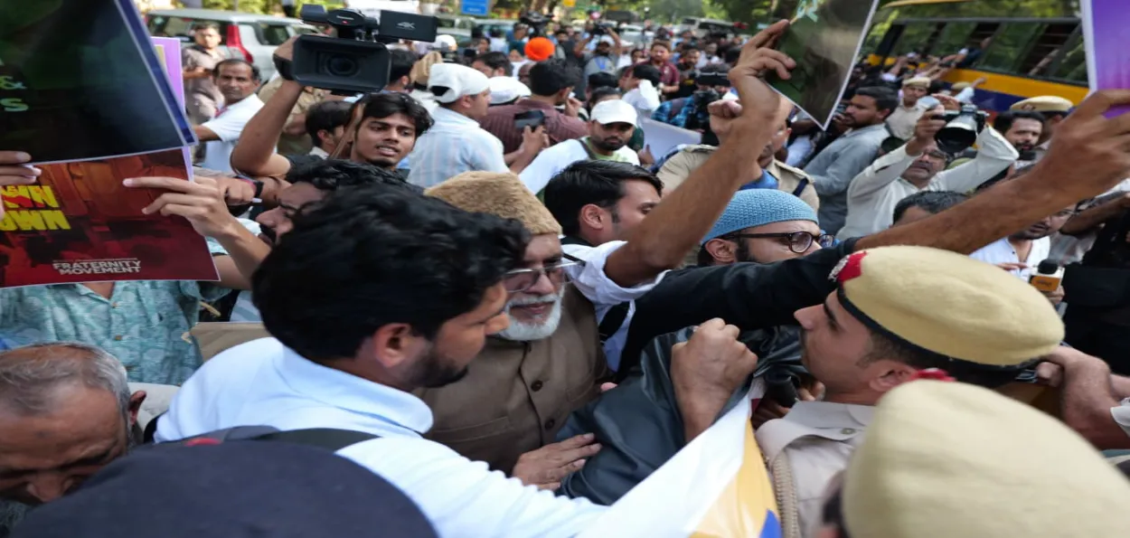 مساجد کے انہدام کے خلاف جنتر منتر پر احتجاج، مسلم رہنماؤں سمیت متعدد مظاہرین حراست میں