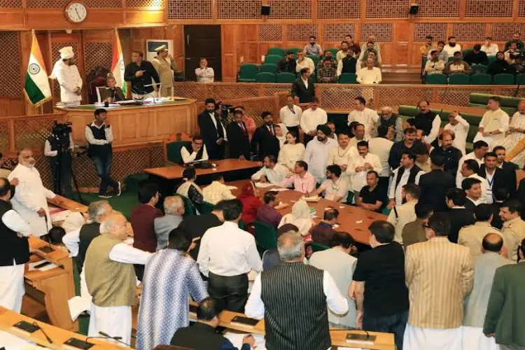 جموں و کشمیر: میں ریاستی حیثیت سے متعلق قرارداد پر بی جے پی کا احتجاج