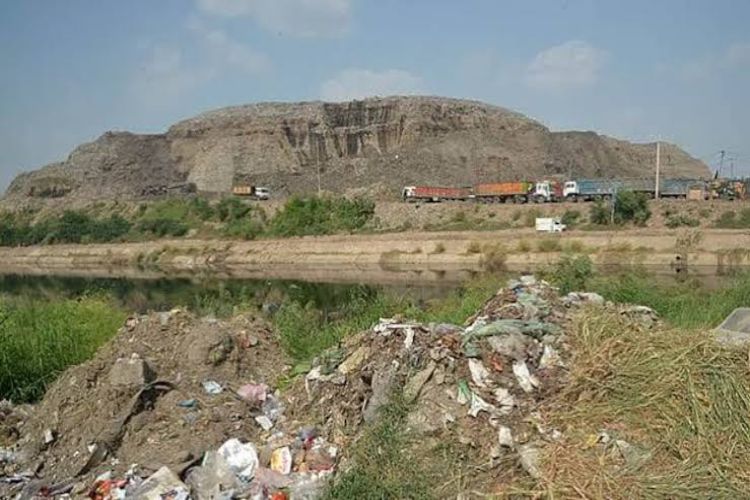 دہلی کے بھلسوا کوڑے کے پہاڑ کو ہٹانے کی آخری تاریخ چھٹی بار بڑھا دی گئی