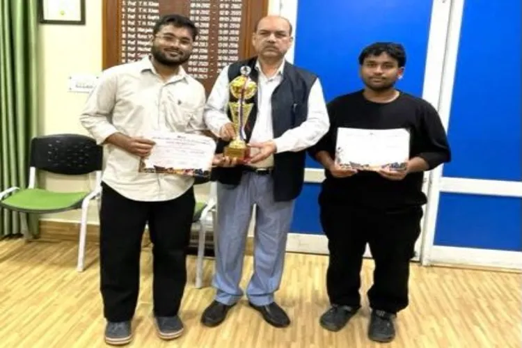 جامعہ ملیہ اسلامیہ: طلبہ علی اصغر اور محمد جنید رب نے قومی قانونی کوئز مقابلہ جیت لیا