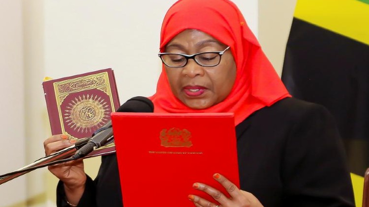 تنزانیہ :مسلم خاتون نے صدر حلف لیا 