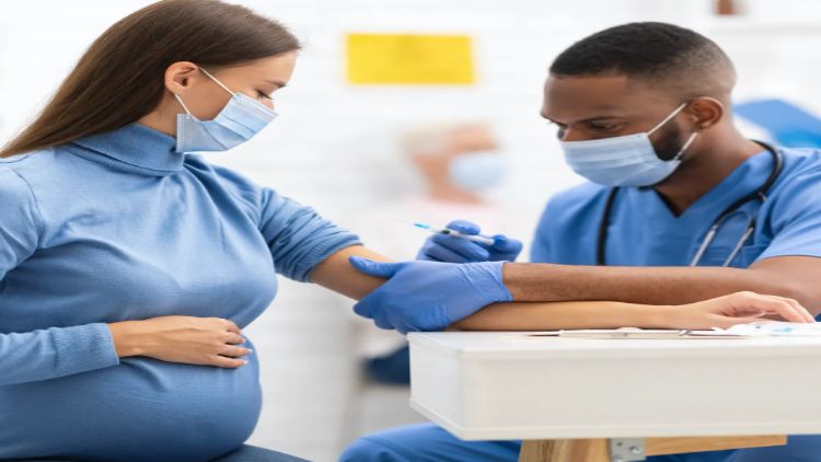 کووڈ ویکسینز حاملہ خواتین کے لیے محفوظ 
